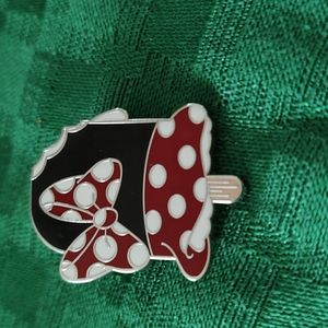 Minnie mouse Disney trading pin (4/$20)